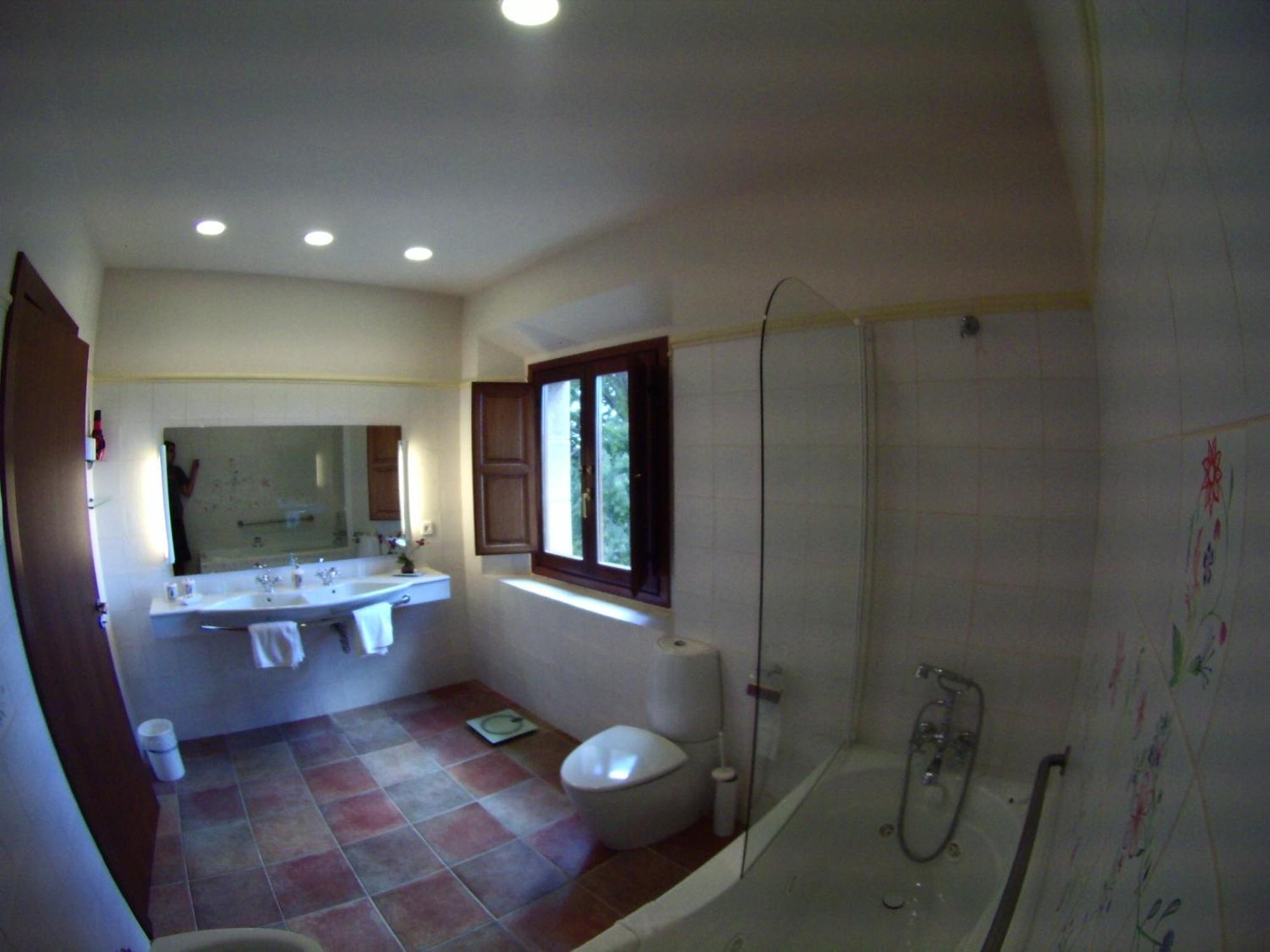 Mas Duc Guest House Brunyola Bagian luar foto