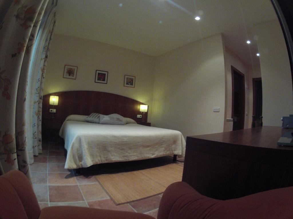 Mas Duc Guest House Brunyola Ruang foto
