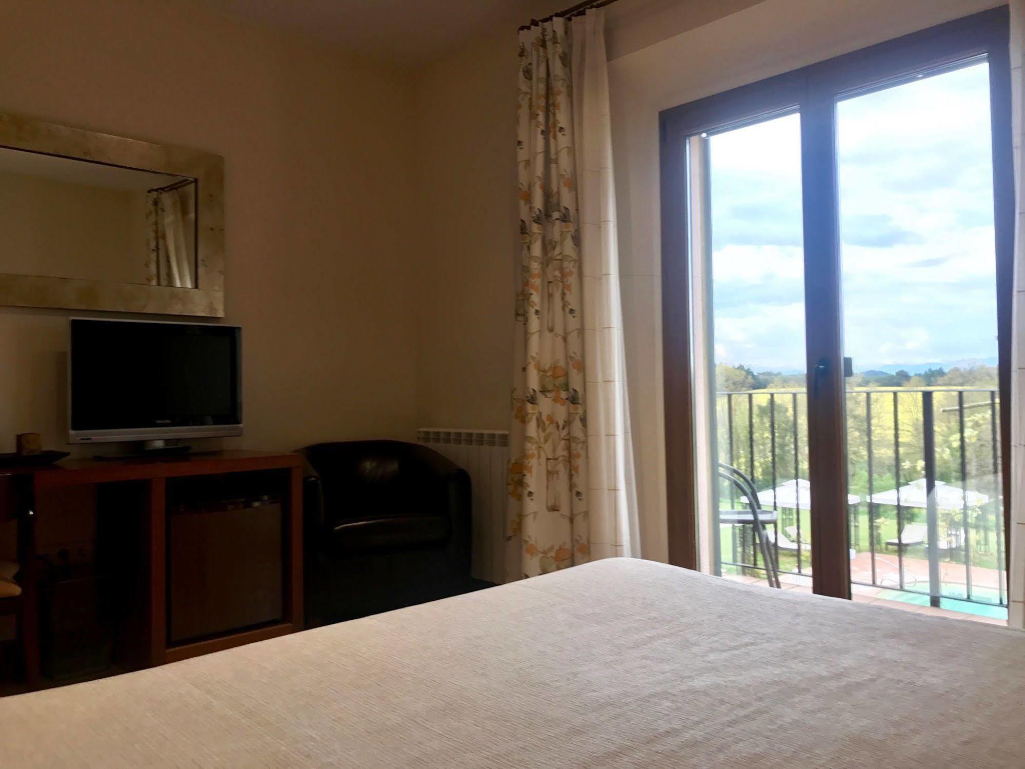Mas Duc Guest House Brunyola Bagian luar foto